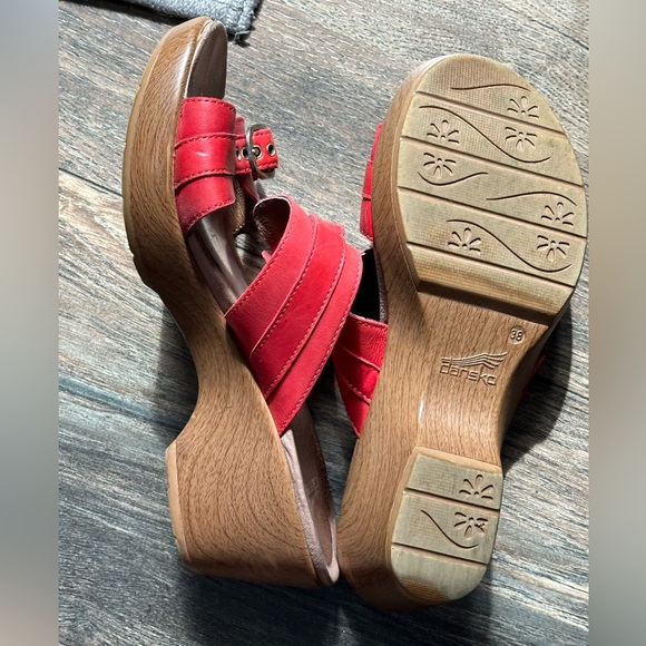 Dansko size 38 red sandals - Picture 2 of 4